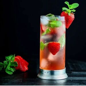 The brilliance of lead-free European crystal & the warmth of Italian pewter